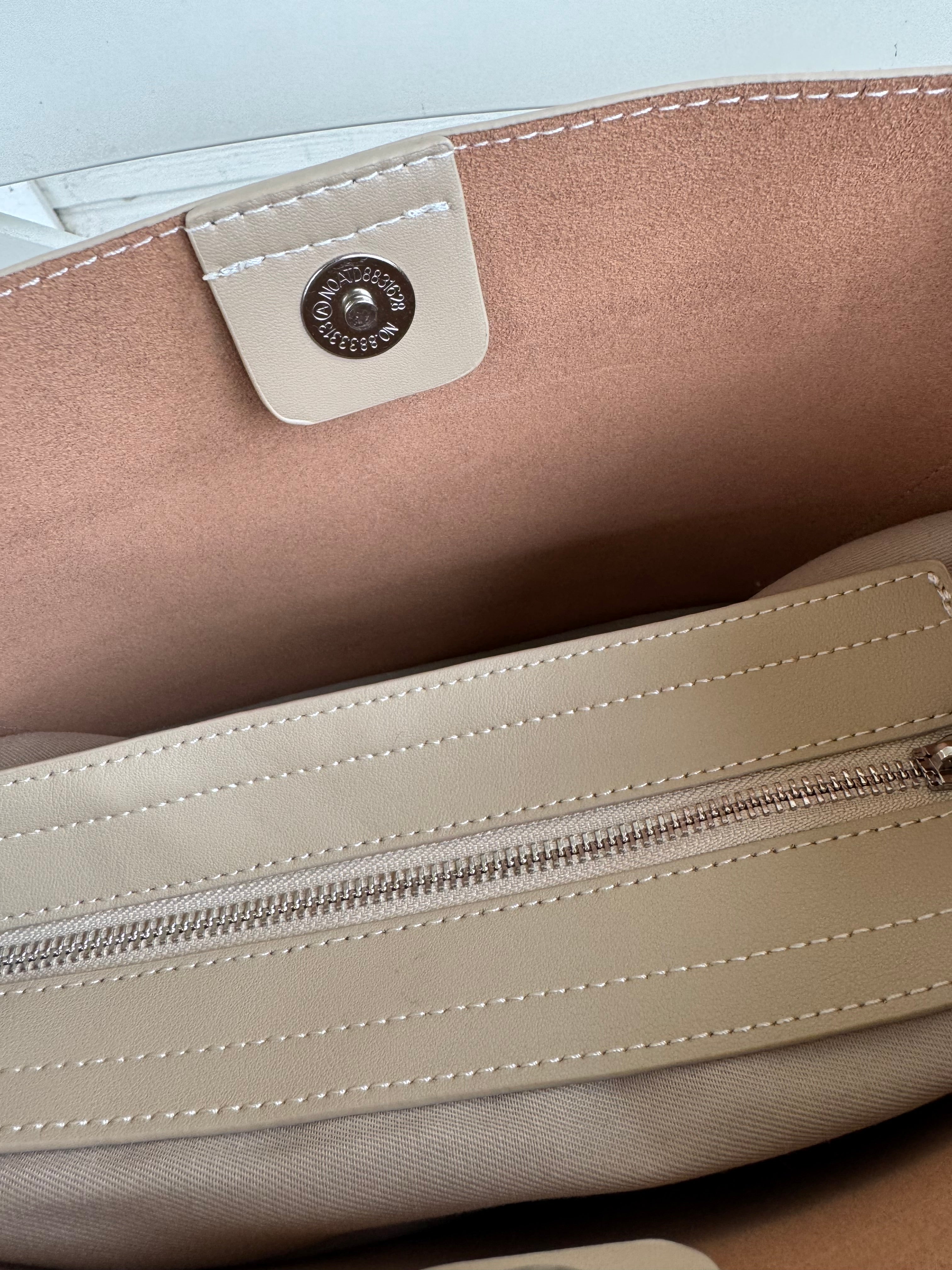 Kate- axelbandsväska Beige