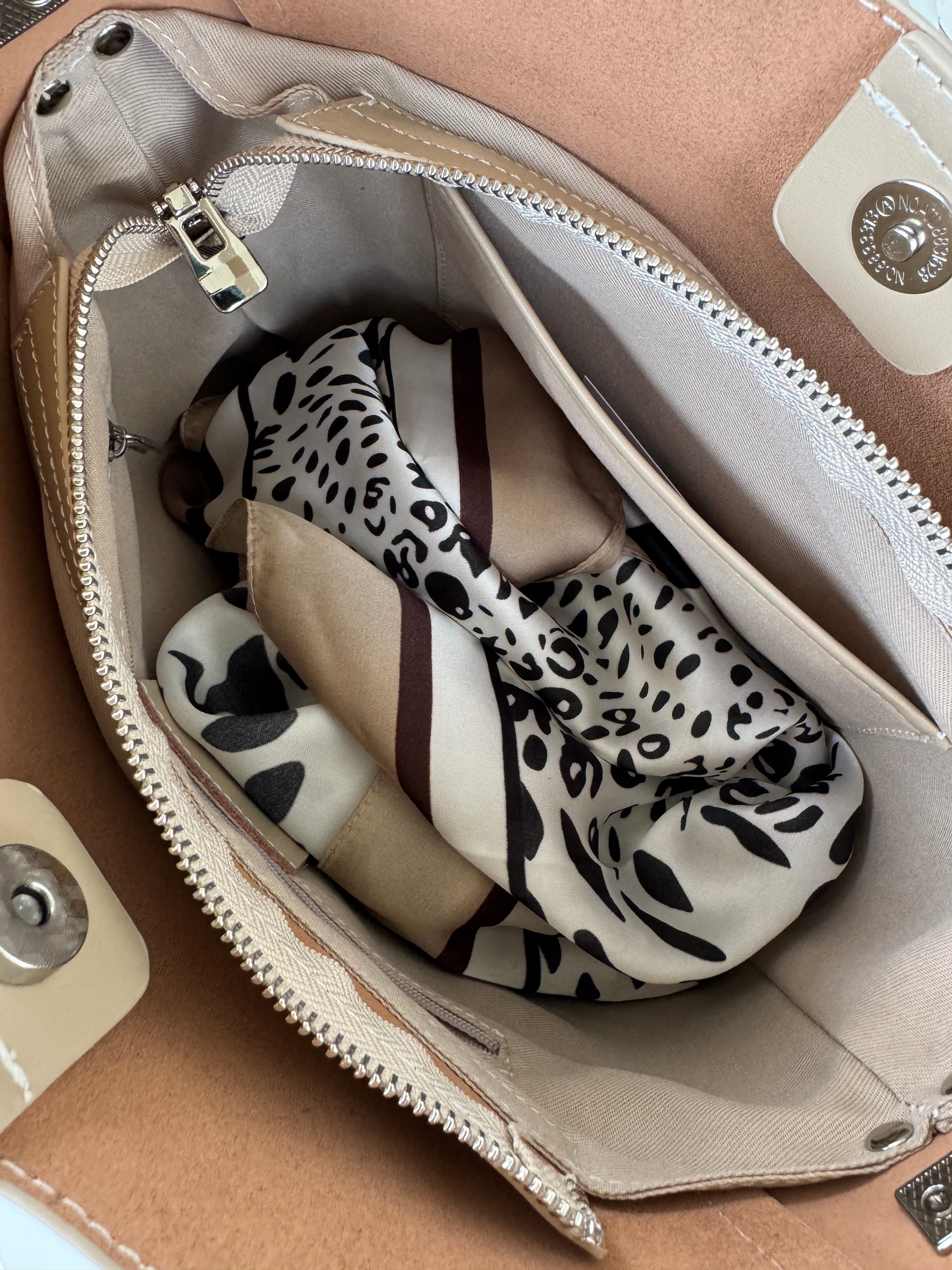 Kate- axelbandsväska Beige